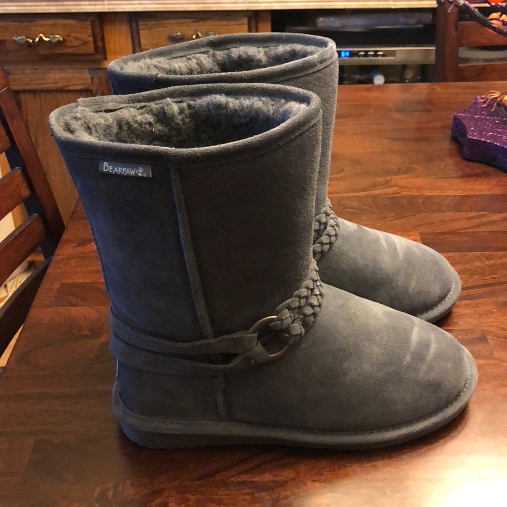 Like new gray Bearpaw boots